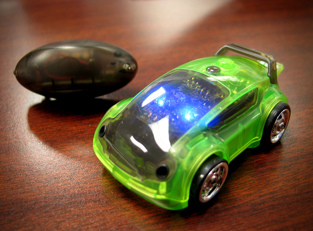 Desk Pets' Carbot Is App-Guided R/C Fun