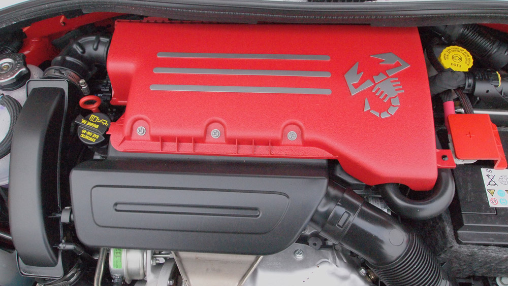 Klagen thuis huwelijk 2013 Fiat 500 Abarth Engine Hood 1 – G Style Magazine