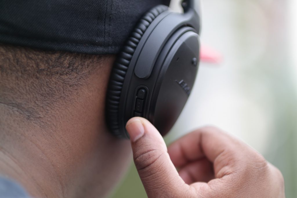 Bose QuietComfort 35 Headphones On Ear (2)