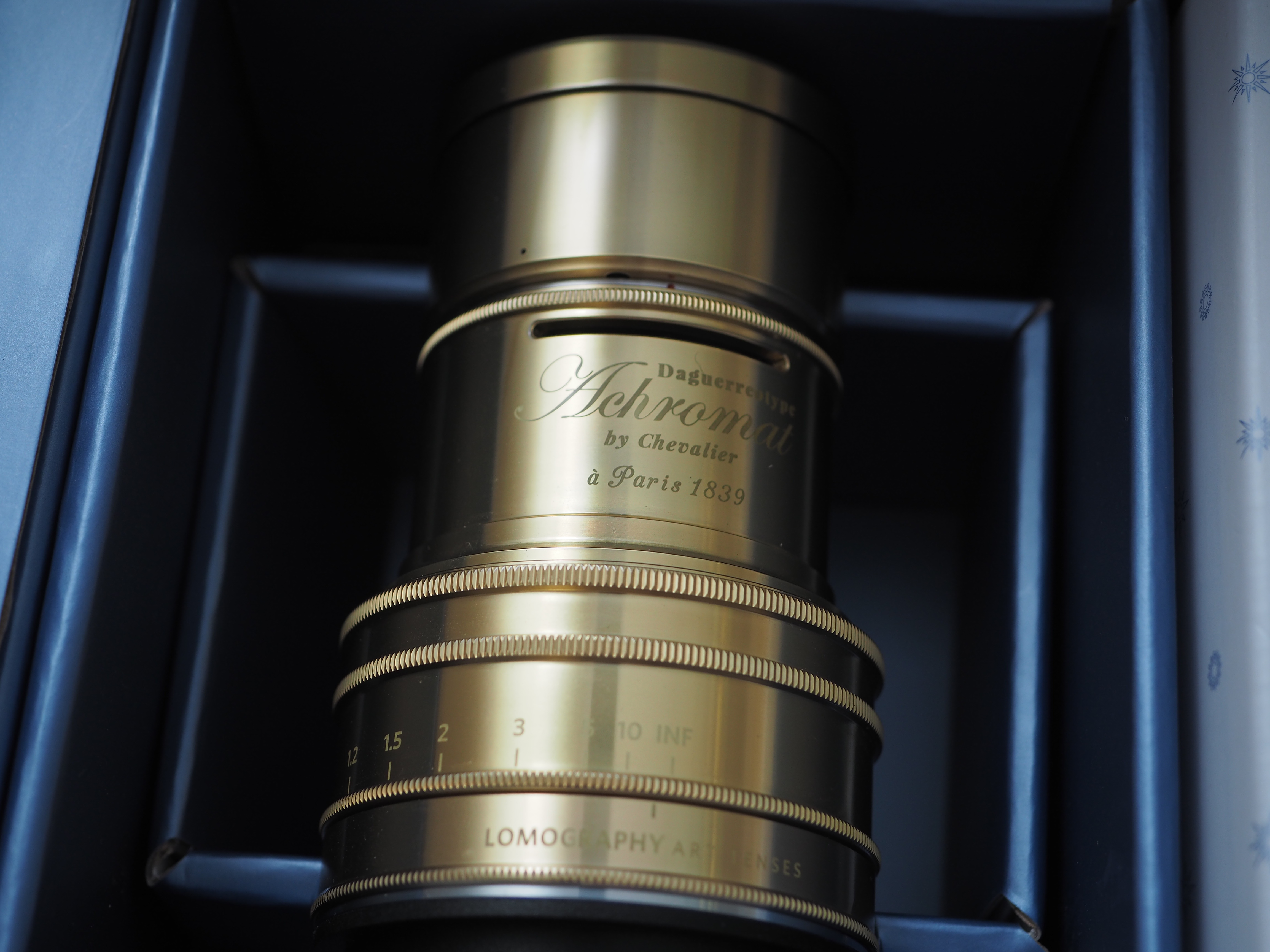 The Lomography Daguerreotype Achromat 2.9/64 – The Golden Eye Gun 