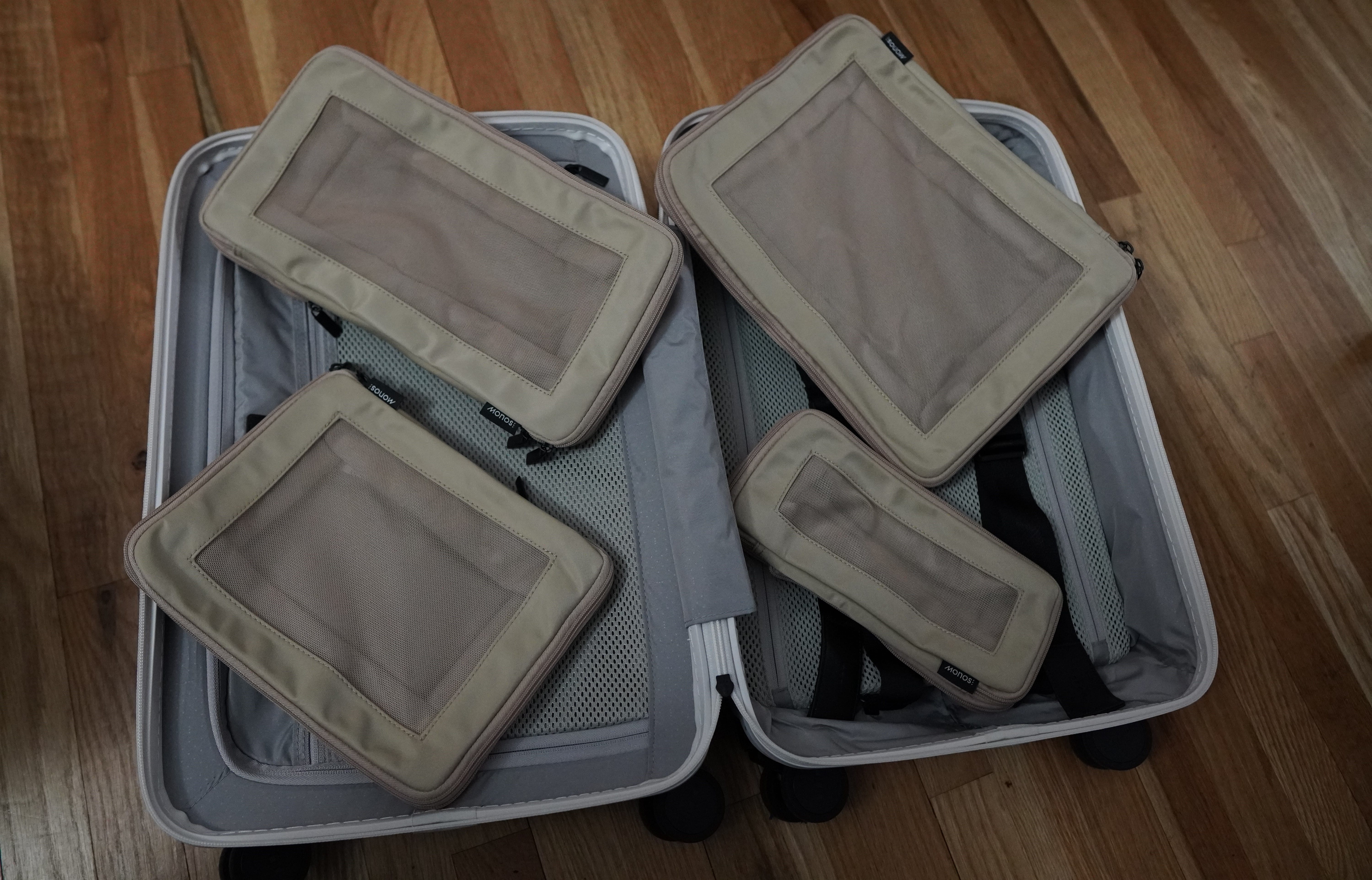 Monos Set of 4 Compressible Packing Cubes in Grey